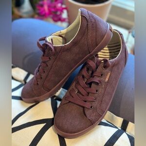 Taos Maroon Canvas Sneakers